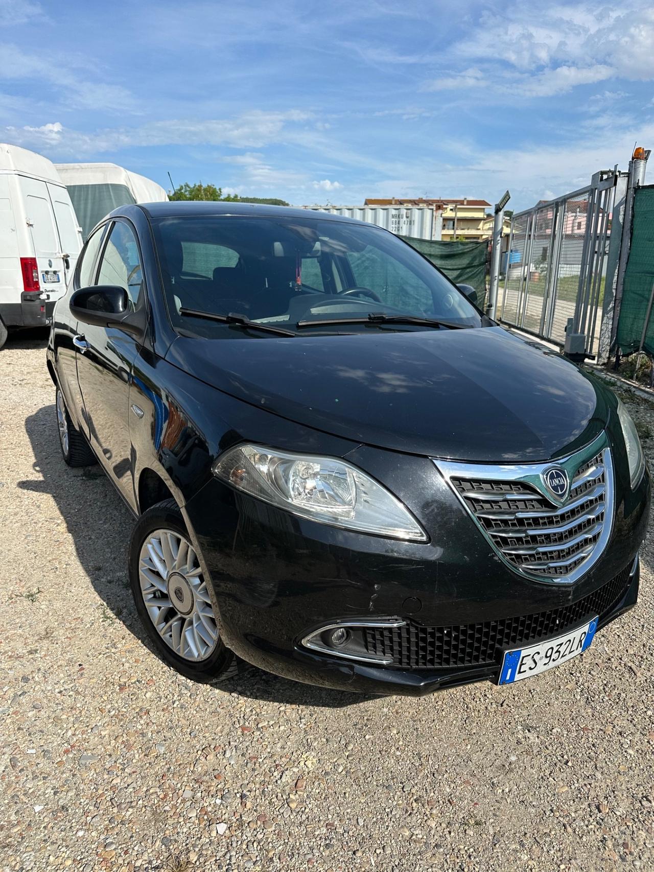 Lancia Ypsilon 1.2 69 CV 5 porte GPL Ecochic Silver