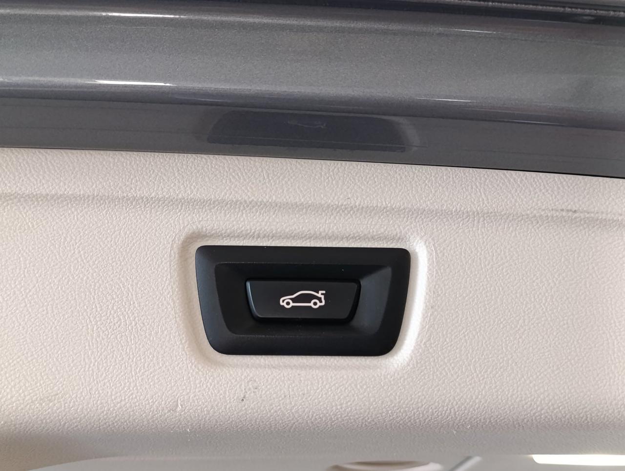BMW 320 d Touring mhev 48V xdrive auto
