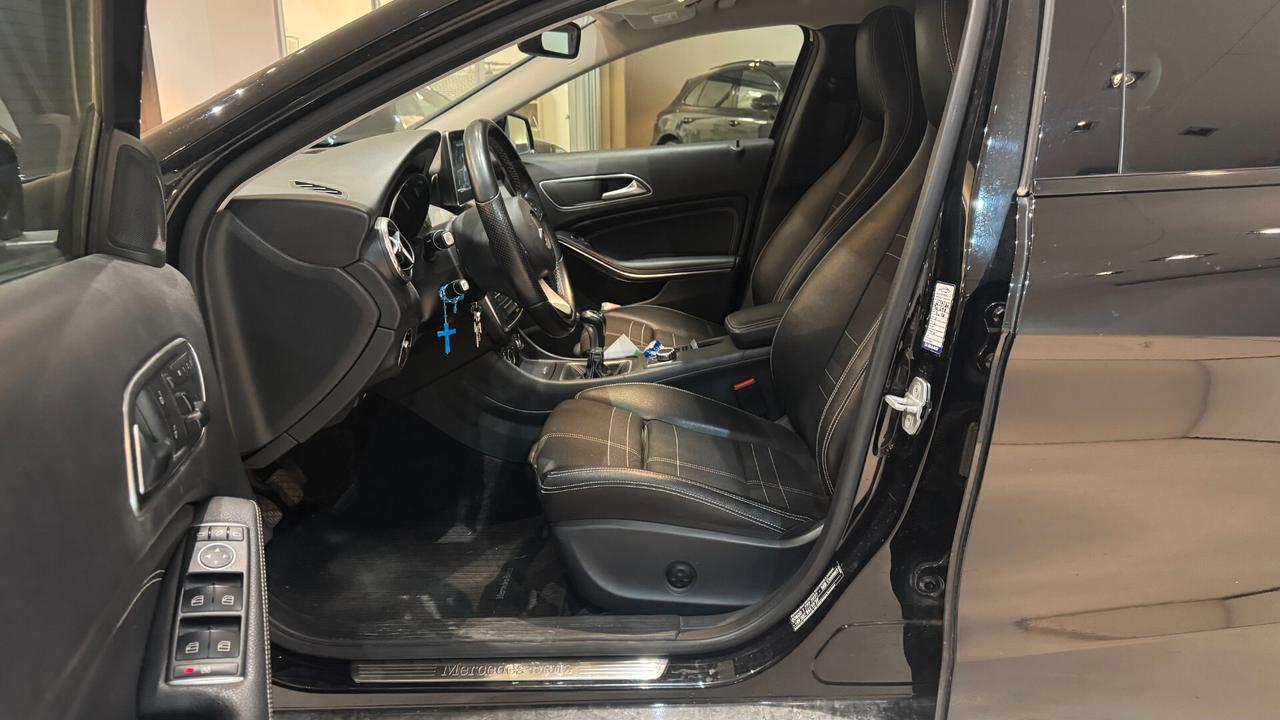 MERCEDES-BENZ GLA 200 1.6 B 156CV - 2015