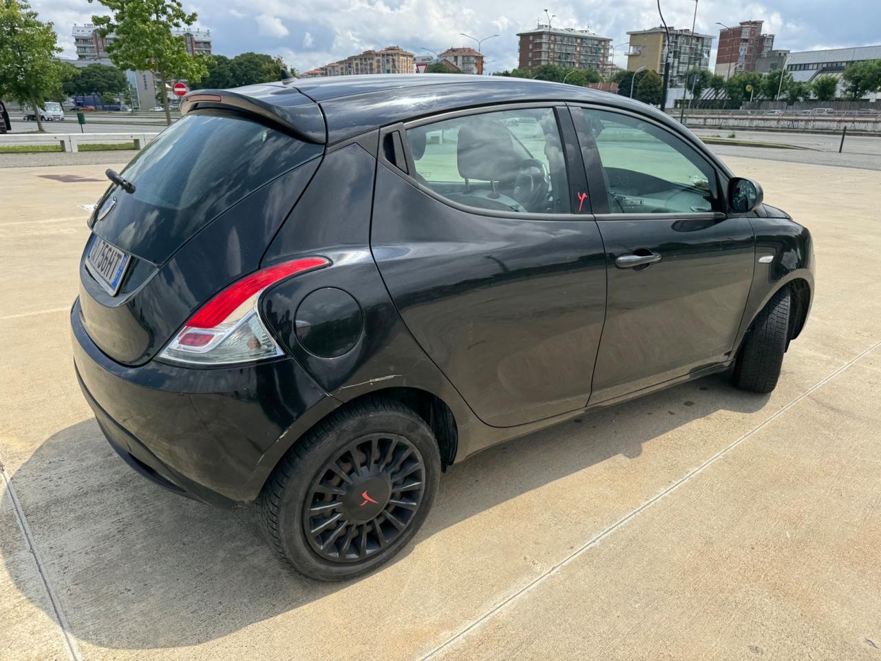 Lancia Ypsilon 1.2 69 CV 5 porte GPL Ecochic Silver