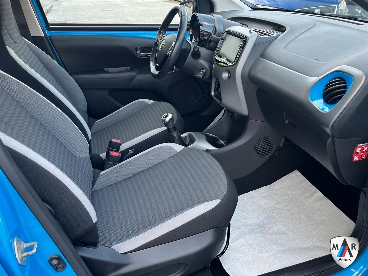 Toyota Aygo Connect 1.0 VVT-i 72 CV 5 porte x-clusiv
