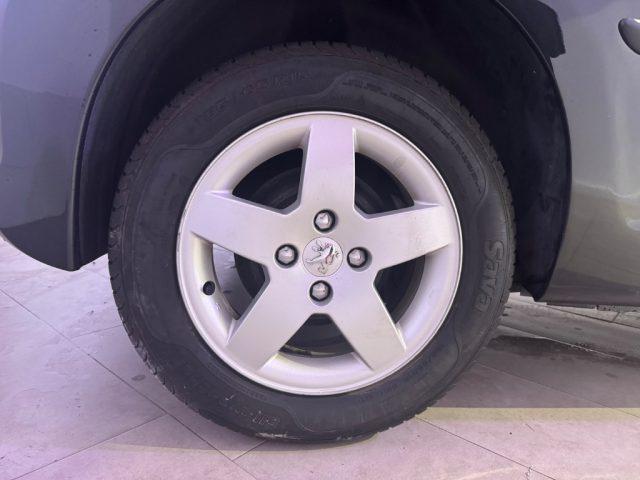 PEUGEOT 207 1.4 8V 75CV 3p. Special Edition