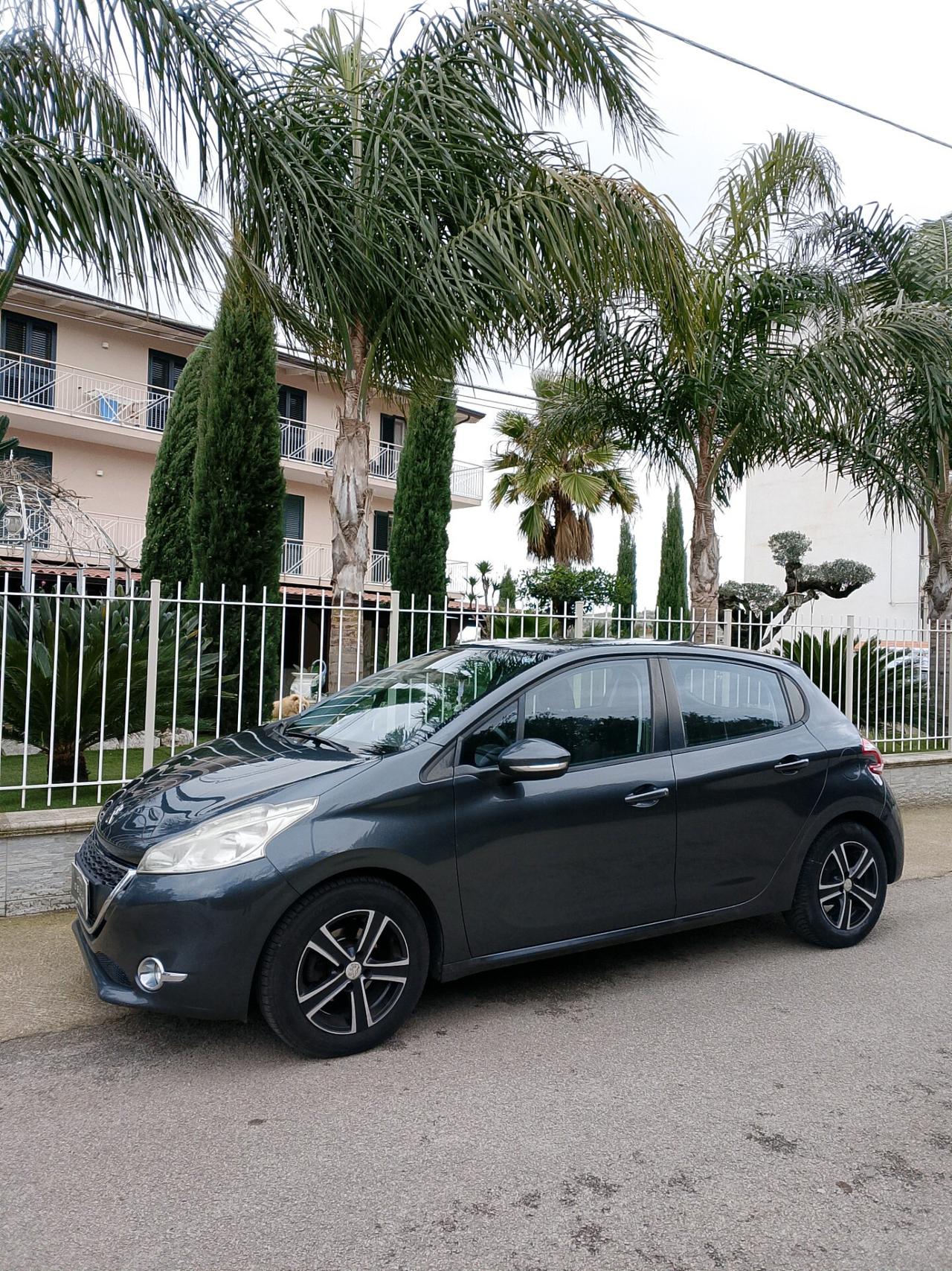 Peugeot 208 1.4 HDi 68 CV 5 porte Allure