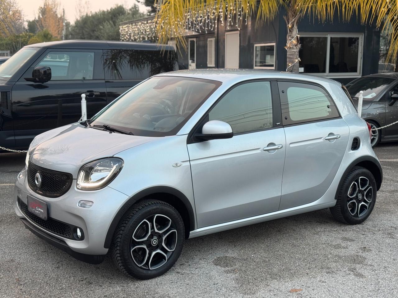 Smart ForFour 70 1.0 twinamic Prime LED PELLE