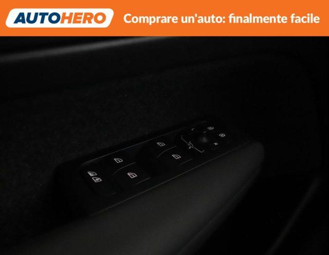 VOLVO XC40 B3 automatico Plus Dark