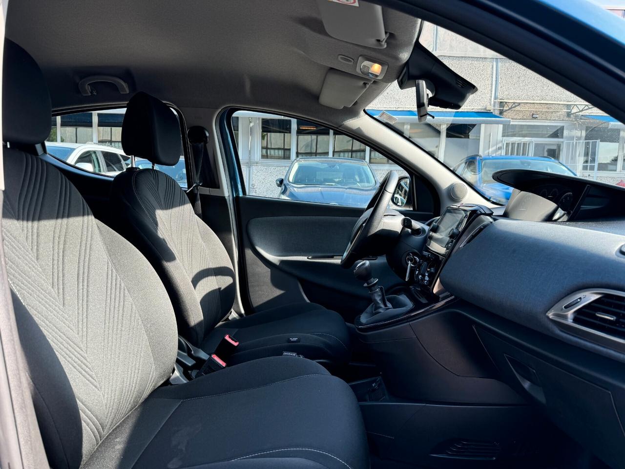 Lancia Ypsilon 1.0 FireFly 5 porte S&S Hybryd Gold
