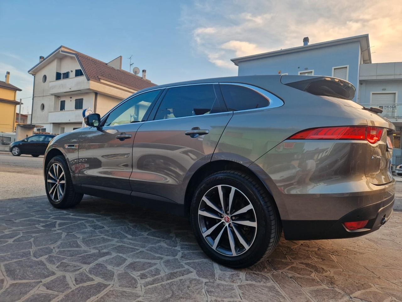 Jaguar F-Pace 2.0 D 240 CV AWD aut. Pure