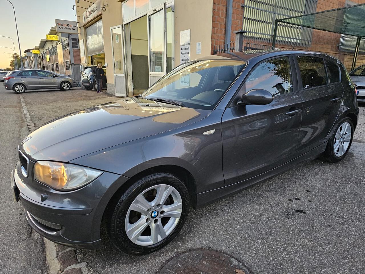 Bmw 118d 143cv Futura DPF*Navi*Bi-Xeno*Pdc*5 Porte