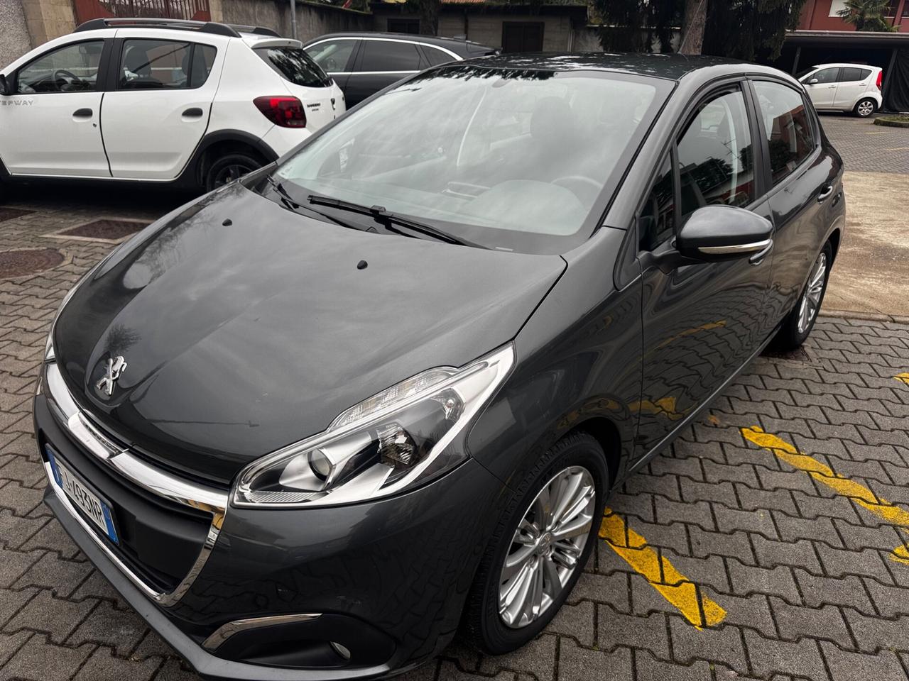 Peugeot 208 PureTech 82 5 porte Allure neopatentati