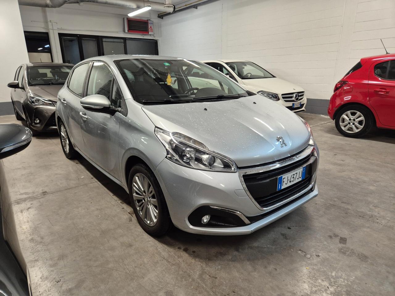 Peugeot 208 PureTech 82 5p. GPL Allure