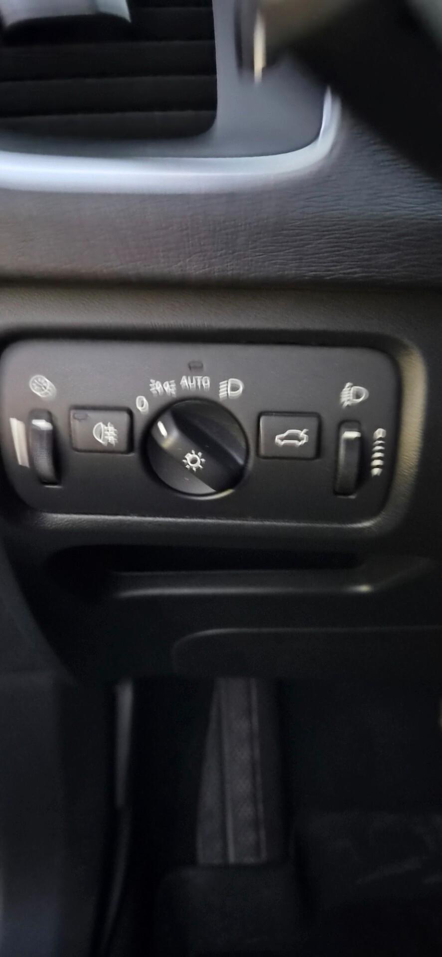 Volvo V40 D2 1.6 Powershift R-design Kinetic