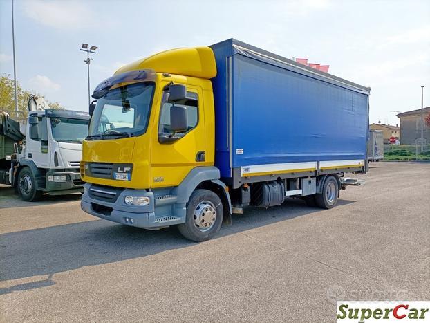 DAF LF 55 280 centina e sponda caricatrice