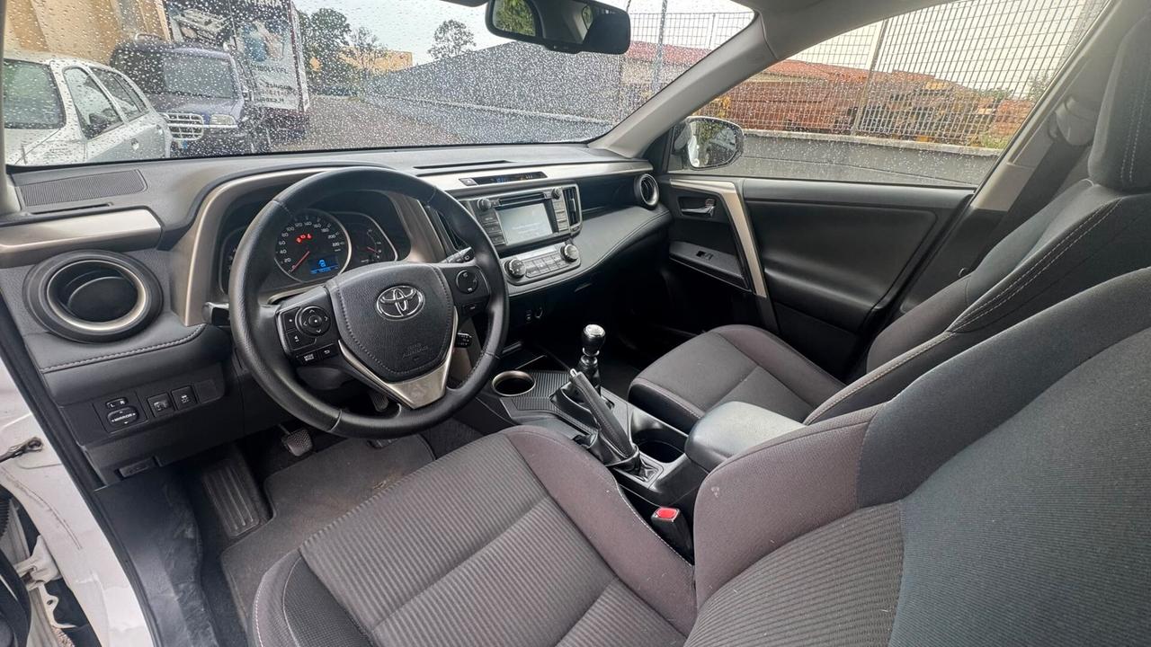Toyota RAV 4 RAV4 2.0 D-4D 2WD Style White Ed.