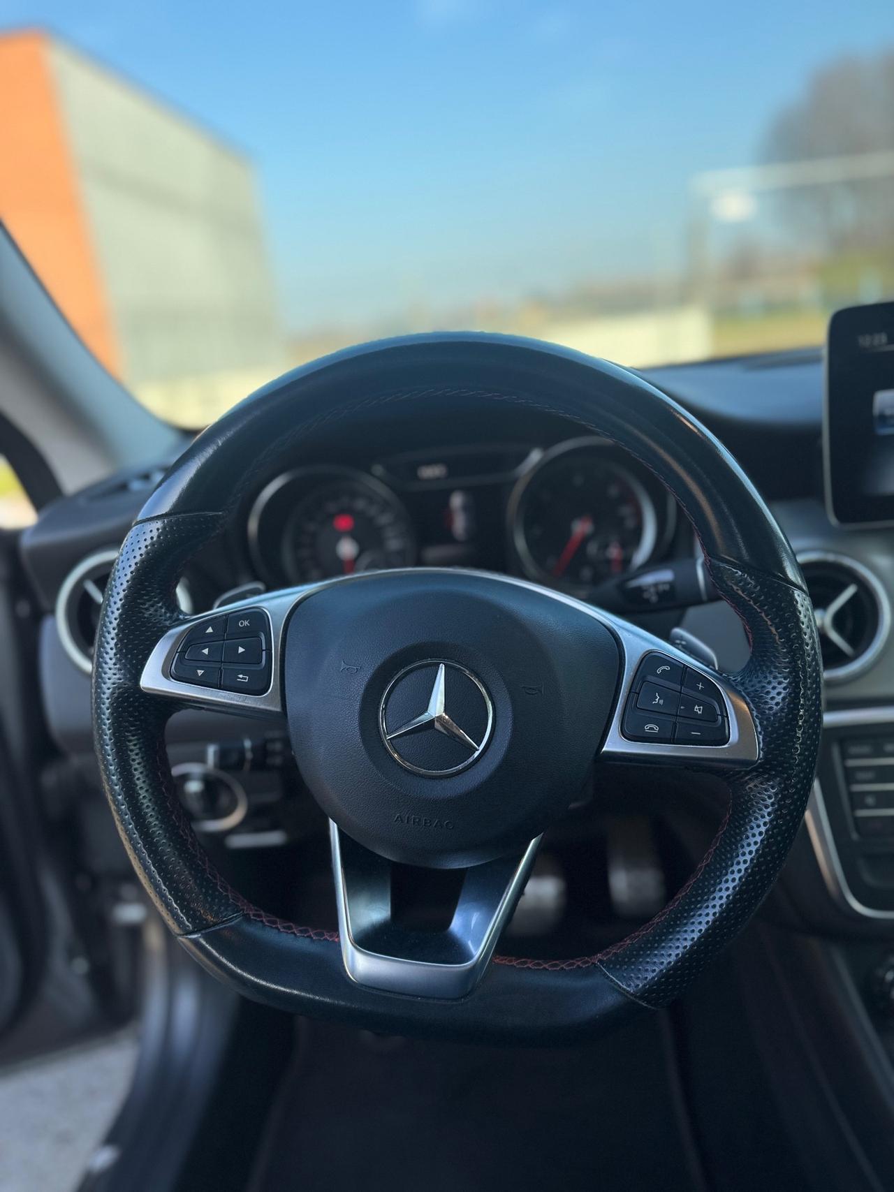 MERCEDES CLA 200d PREMIUM AMG 67.000 KM