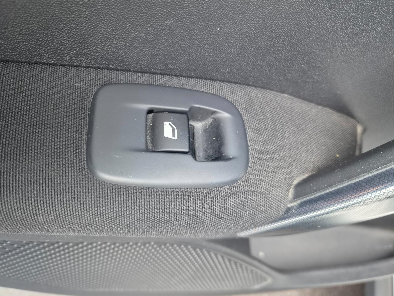 Peugeot 2008 BlueHDi 100 Black Matt