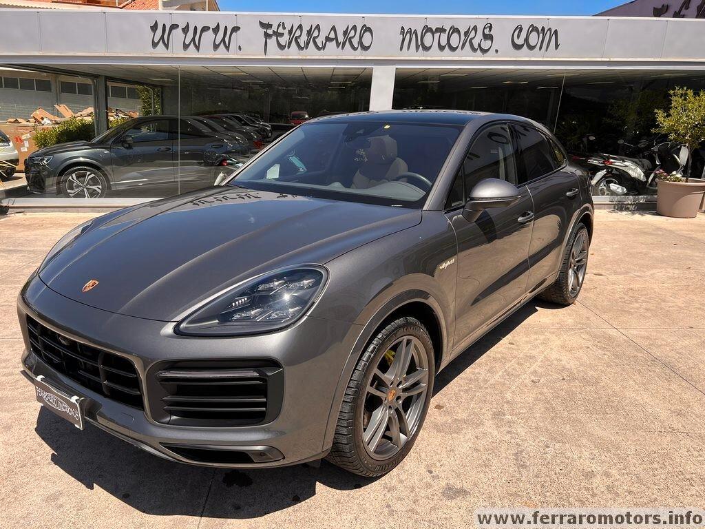 Porsche Cayenne Coupé 3.0 V6 E-Hybrida soli 779 euro al mese