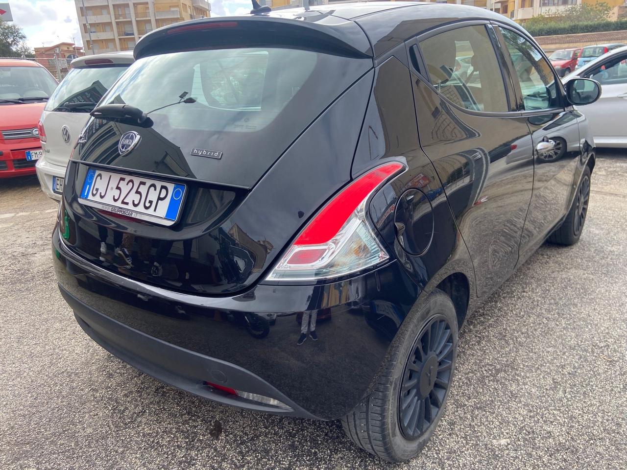 Lancia Ypsilon 1.0 FireFly 5 porte S&S Hybrid Ecochic Silver