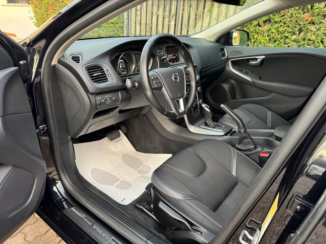 Volvo V40 D2 Geartronic Business Plus