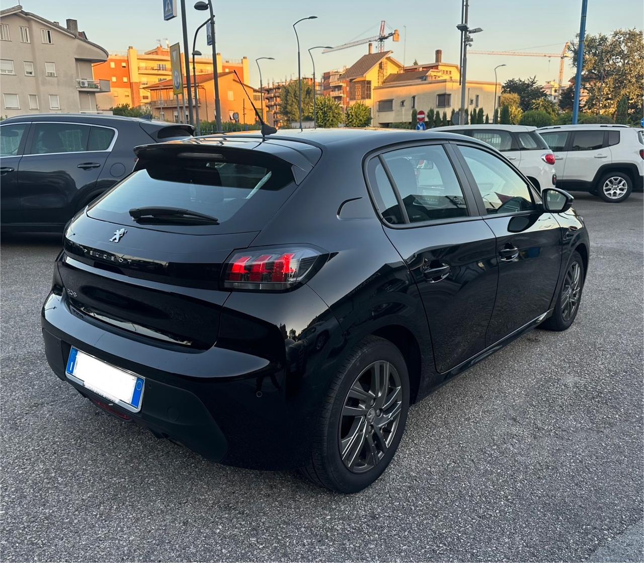 Peugeot 208 PureTech Allure 2022 garanzia 10 Anni