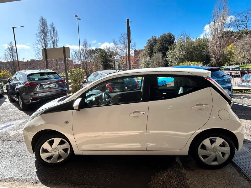 Toyota Aygo 5 Porte Aygo 5p 1.0 x-play m-mt *Promo SD 2026*