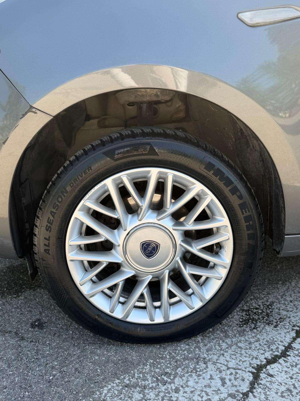 Lancia Ypsilon