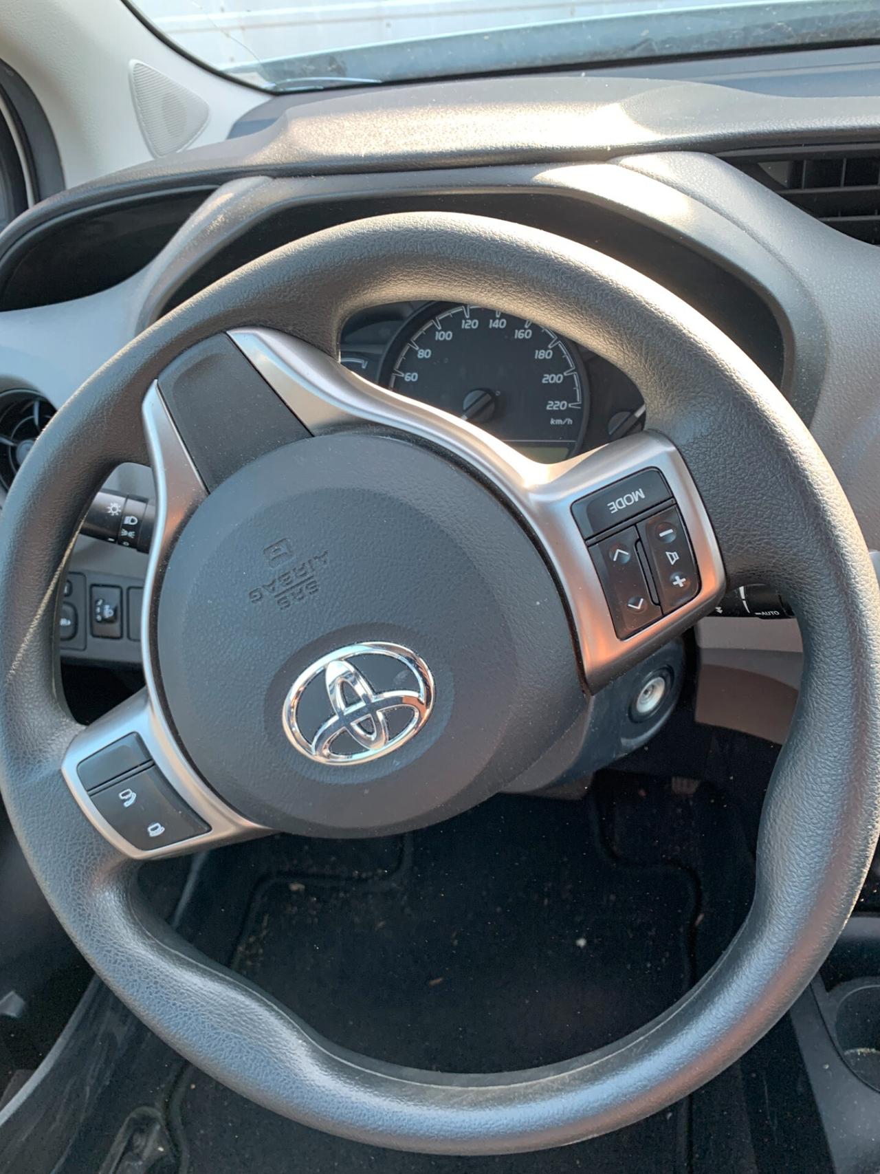 Toyota Yaris 1.5 Hybrid Sinistrata Airbag ok