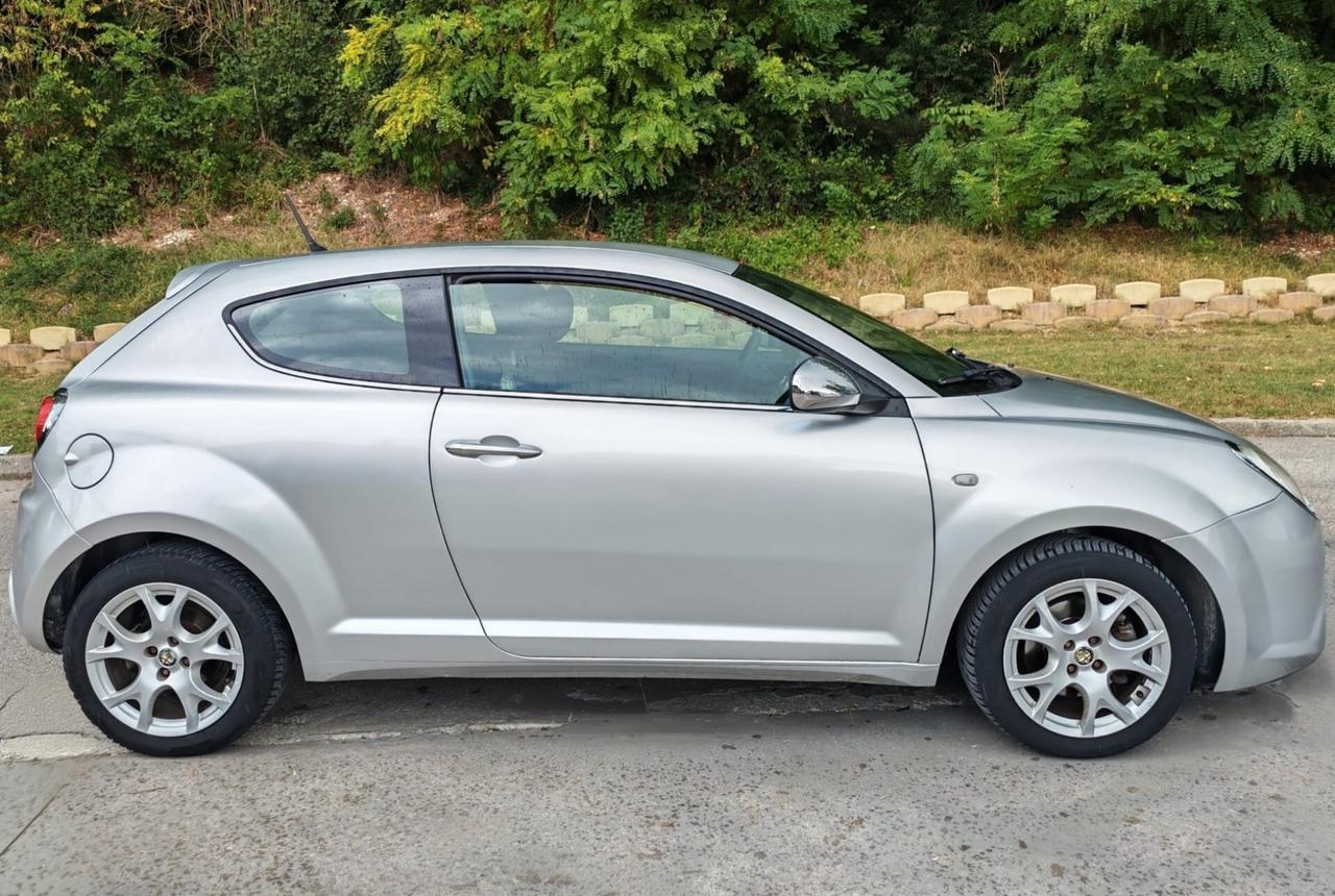 Alfa Romeo MiTo 1.6 JTDm 16V Distinctive Sport Pack