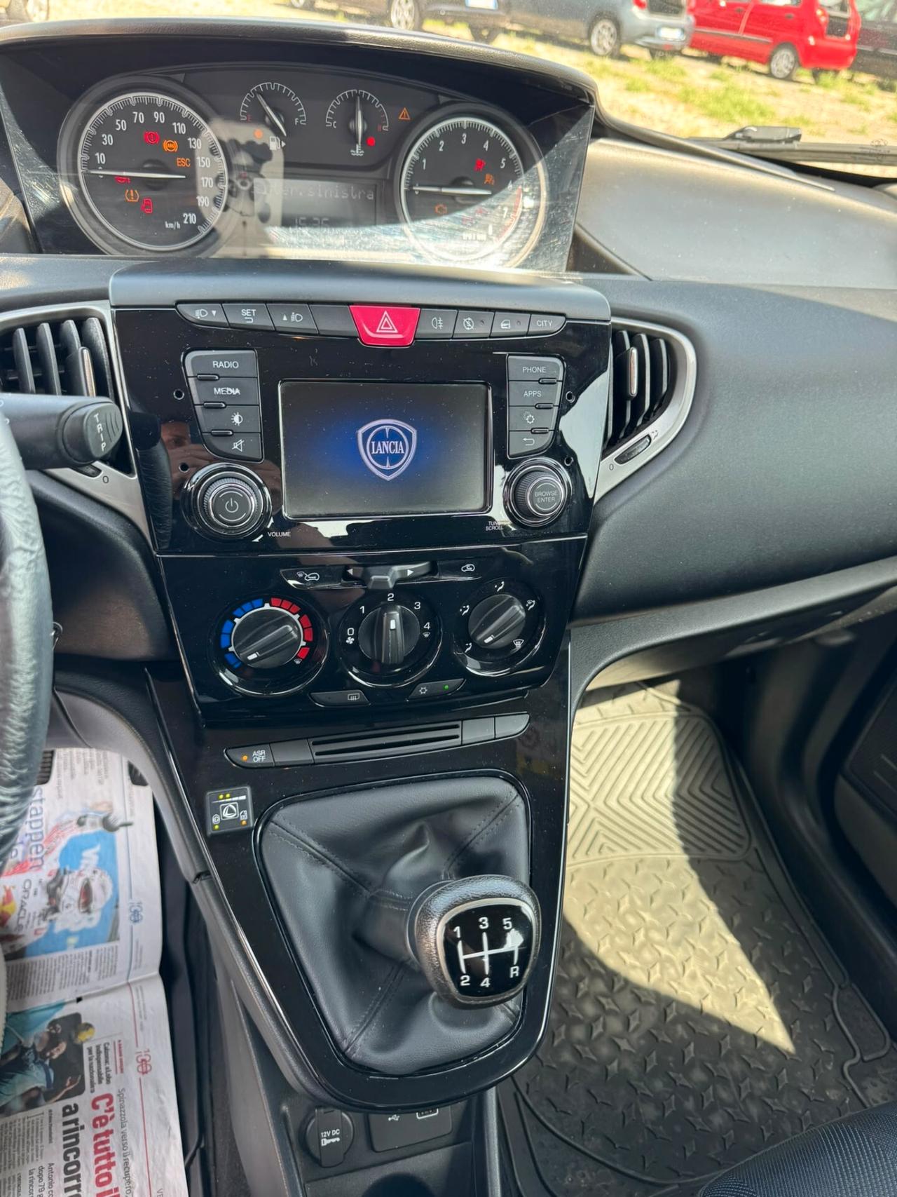 Lancia Ypsilon 1.2 69 CV 5 porte S&S Gold