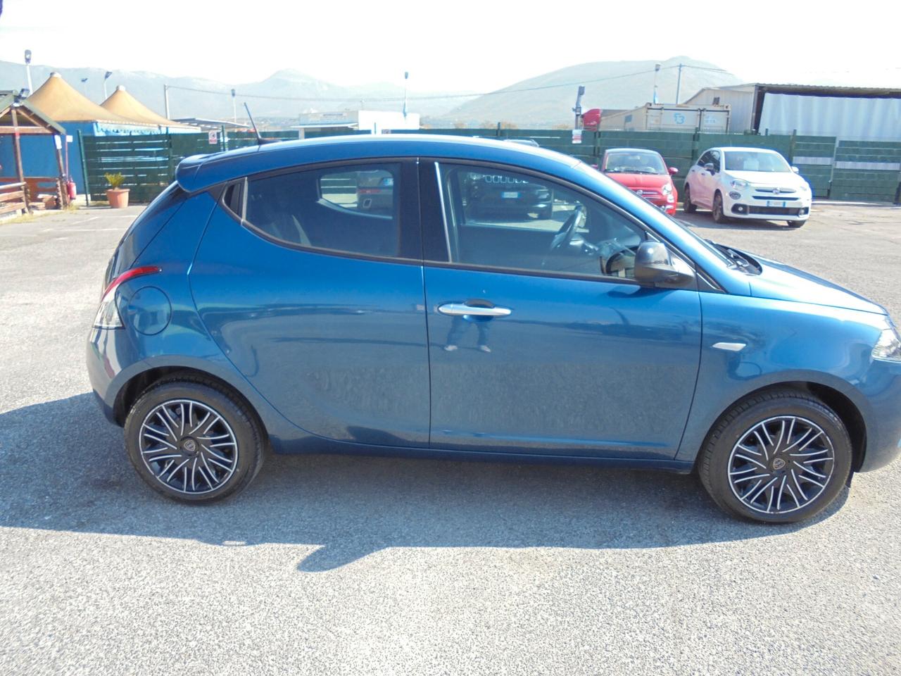 Lancia Ypsilon 1.0 FireFly 5 porte S&S Hybrid Gold