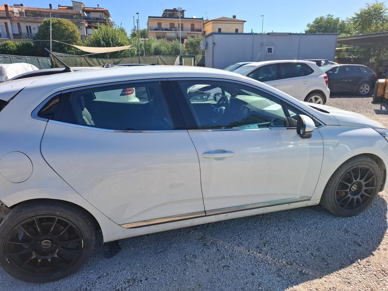 RENAULT CLIO TCE 1.0 ZEN 19 SINISTRATA MARCIANTE
