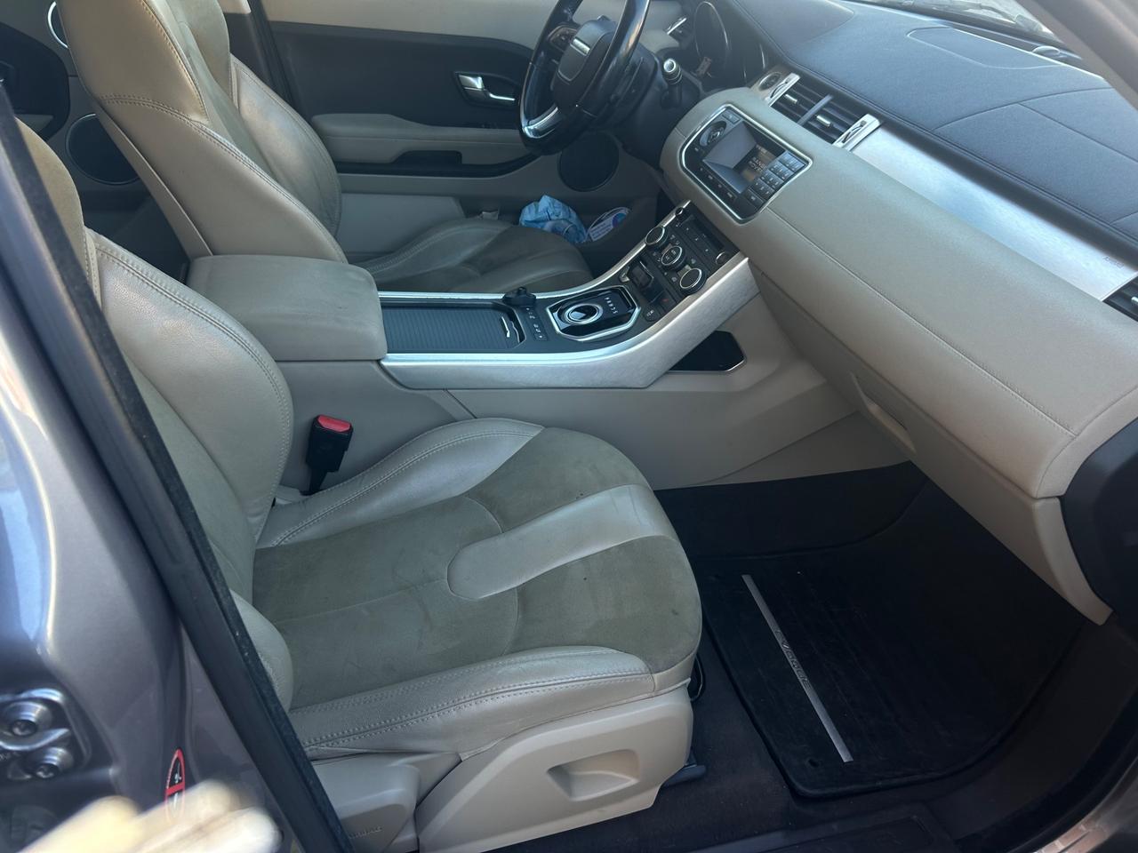 Land Rover Range Evoque 2.2 TD4 5p. Pure