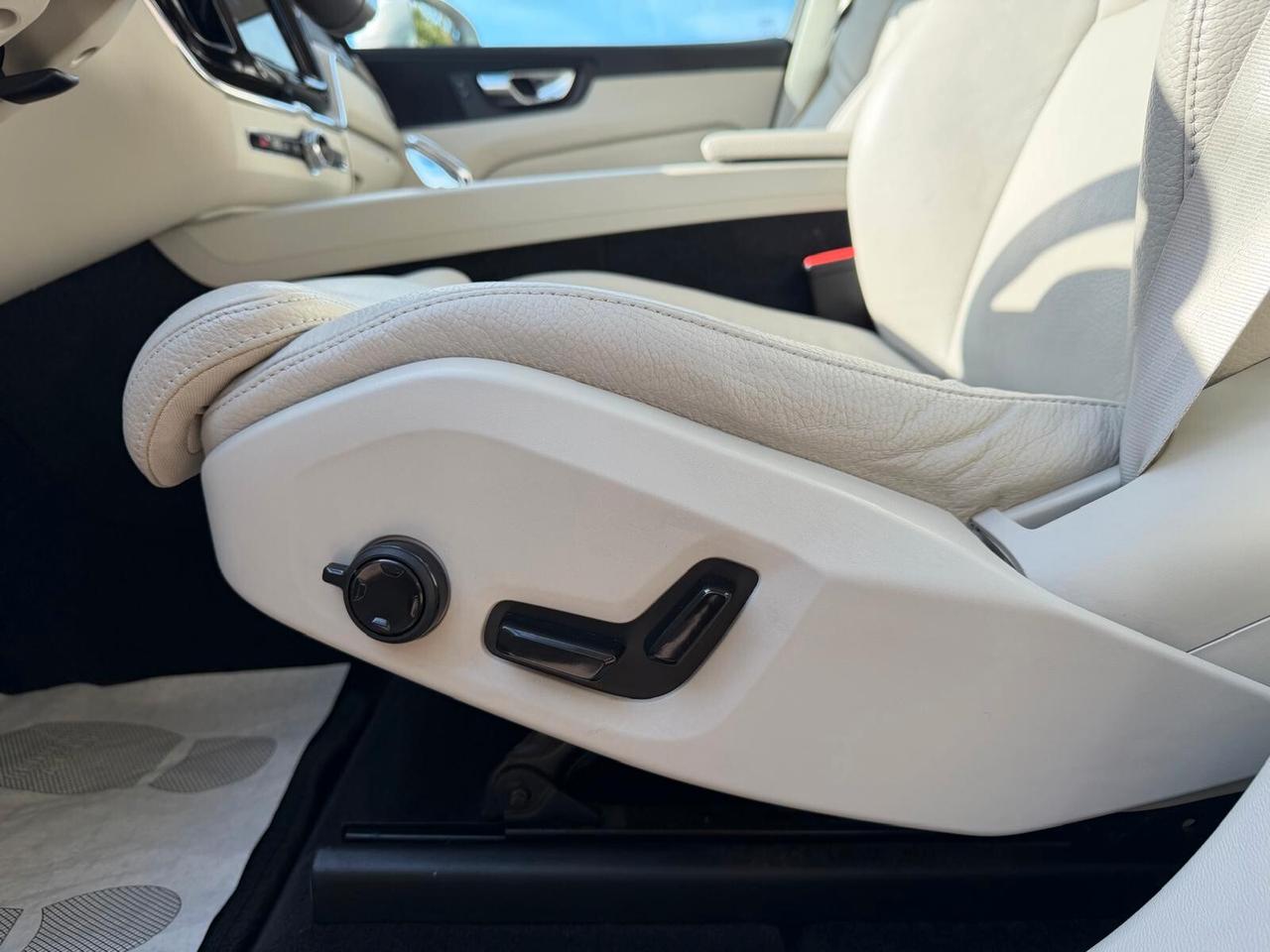 Volvo XC 60 XC60 B4 (d) AWD Geartr. Inscription Pilot Assist II