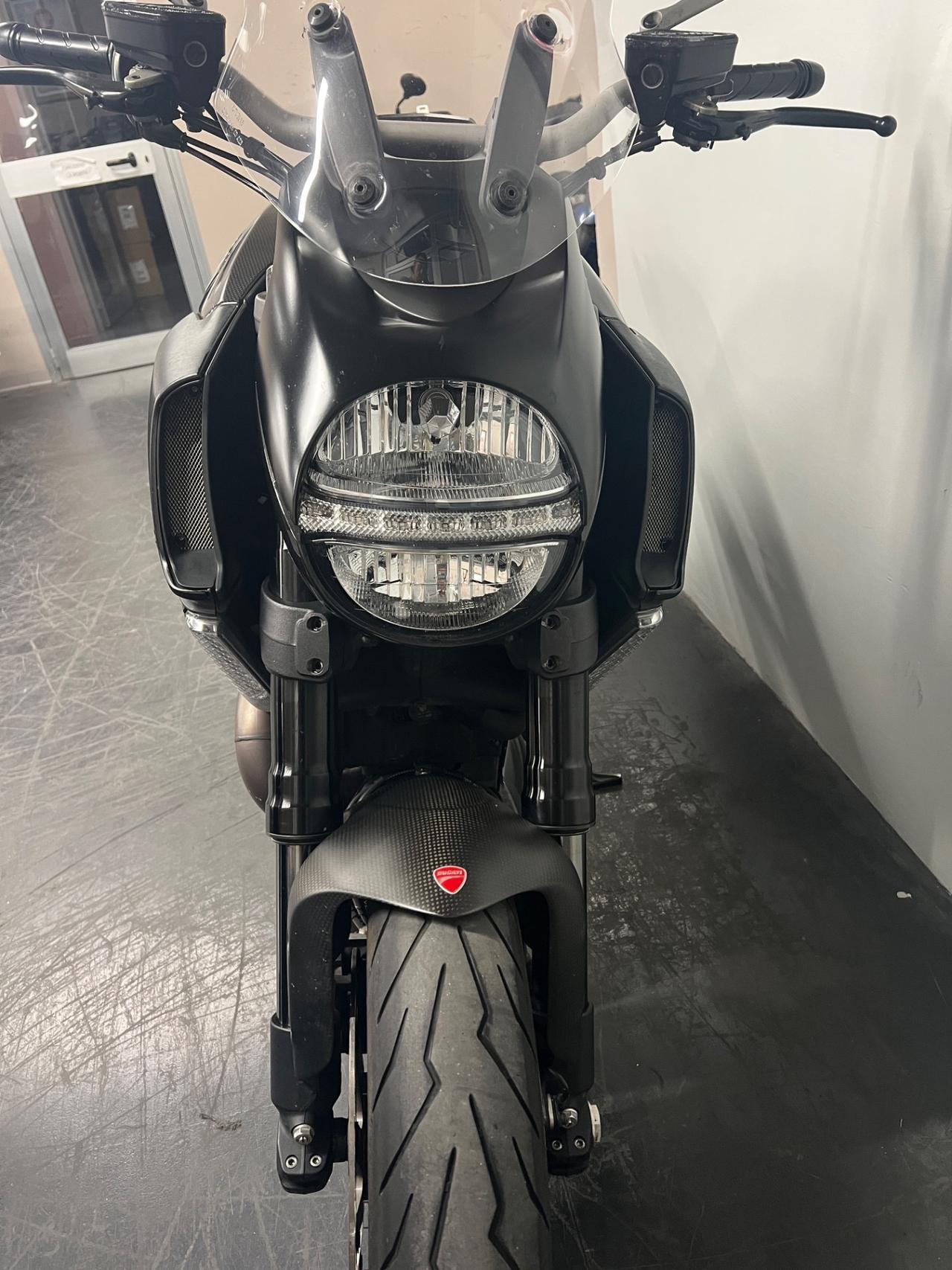 Ducati Diavel 1200 CARBON