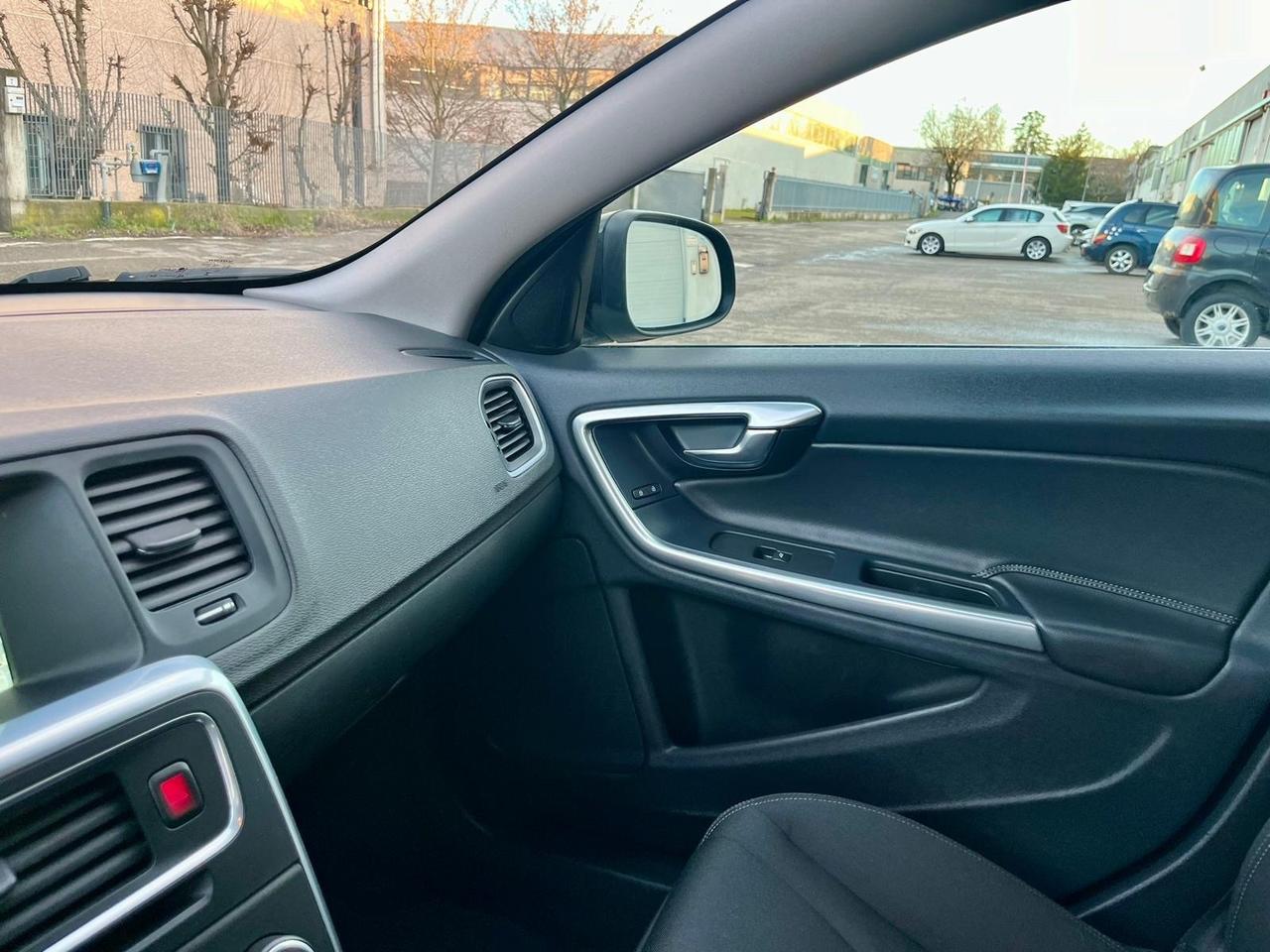 Volvo V60 2.0d 120cv 2016 127.000km euro6 perfetta