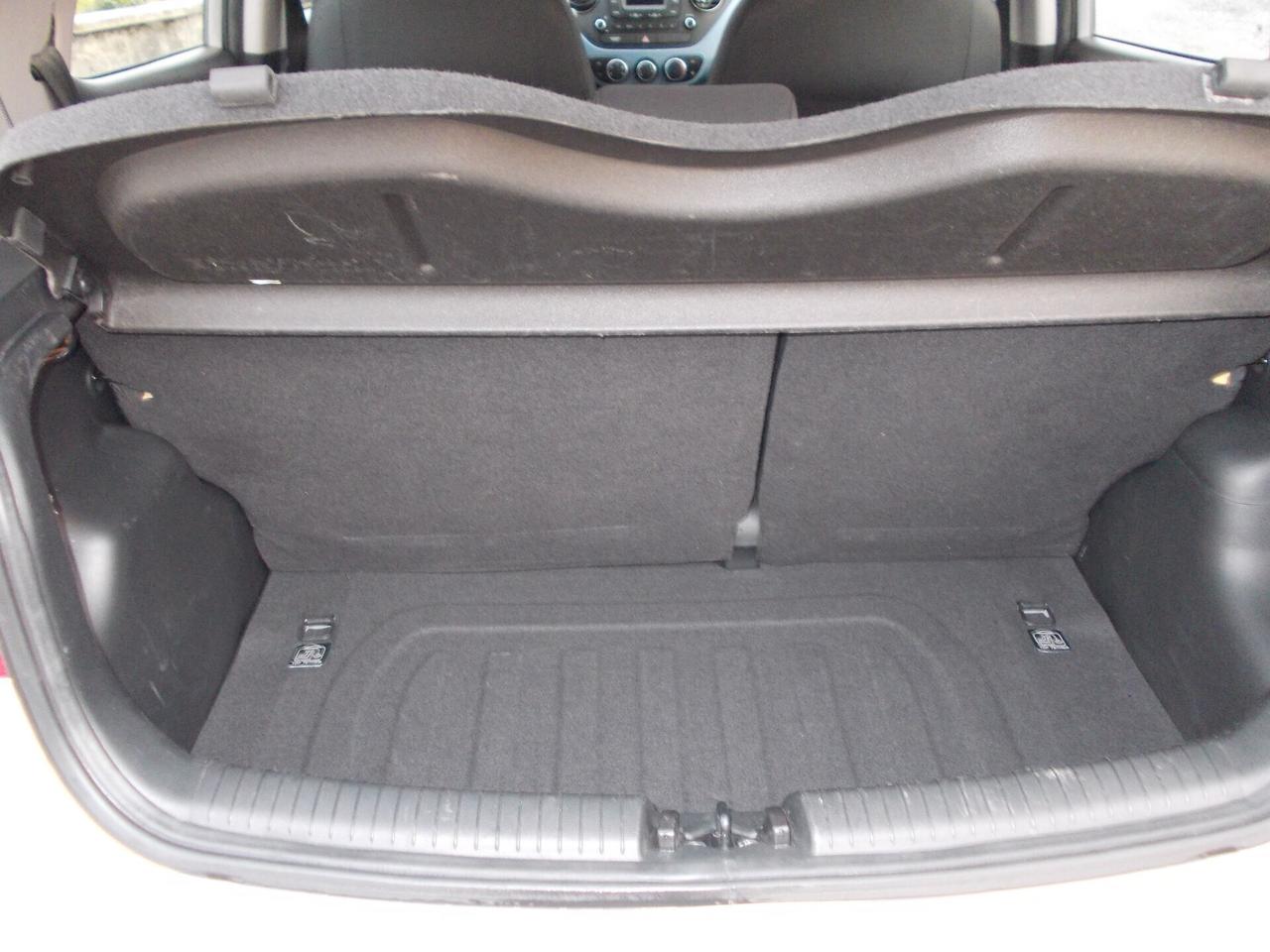 Hyundai i10 1.0 MPI Sound Edition KM 55658 si neopatentati