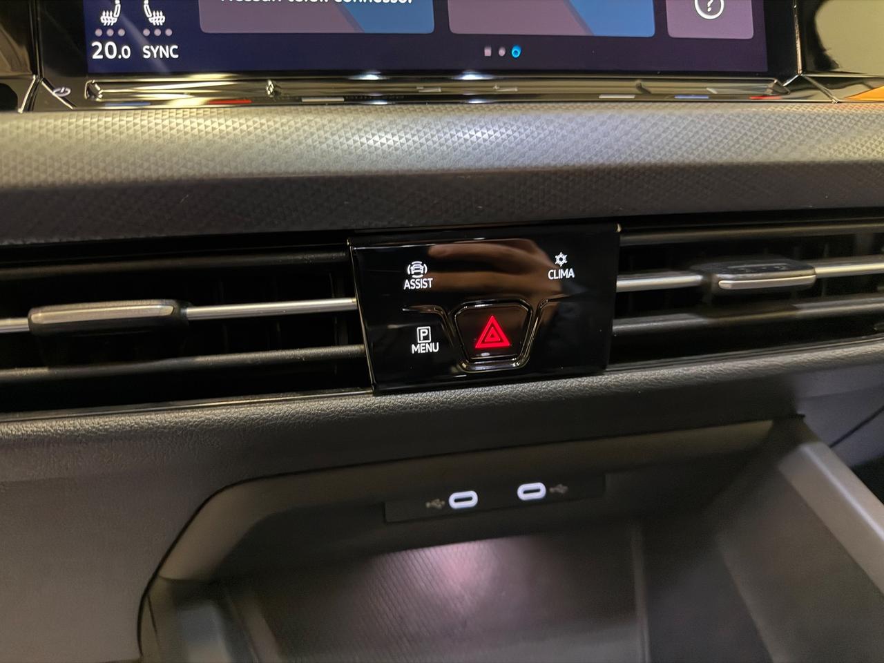 Volkswagen Golf 8 - ACTIVE - FULL OPTIONAL