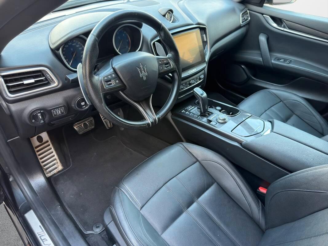 Maserati Ghibli 3.0 V6 ds Gransport Nerissimo 250cv auto my18