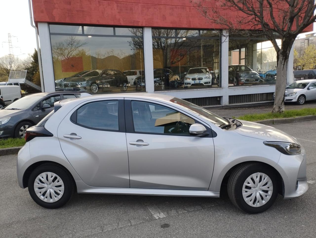 Toyota Yaris 1.0 Business vettura ideale per neopatentati