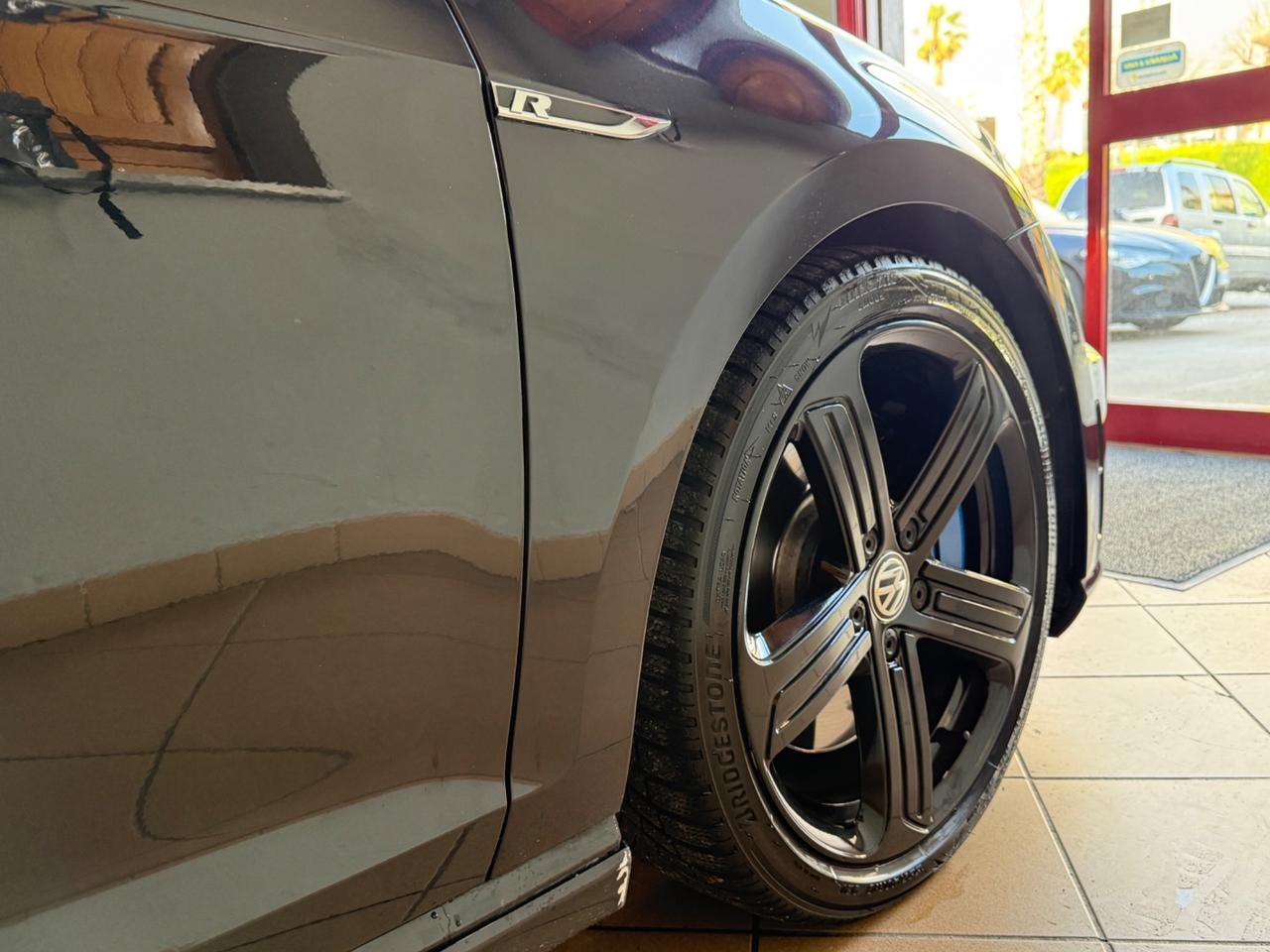 Volkswagen Golf R 2.0 DSG 3p. 300CV tetto apribile.