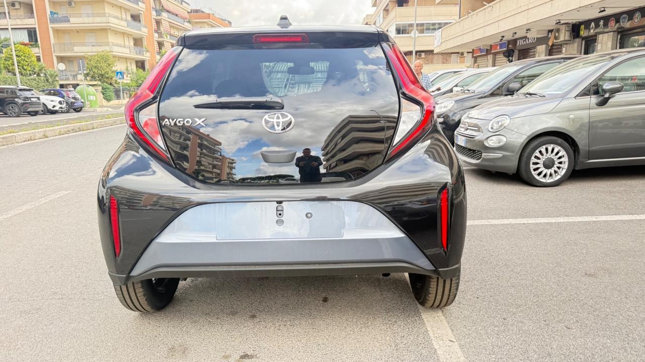 Toyota Aygo X 1.0 VVT-i 72 CV 5 porte Lounge Air S-CVT LED NAVI KAMERA PDC CAR PLAY CERCHI 16 BLUETOOTH