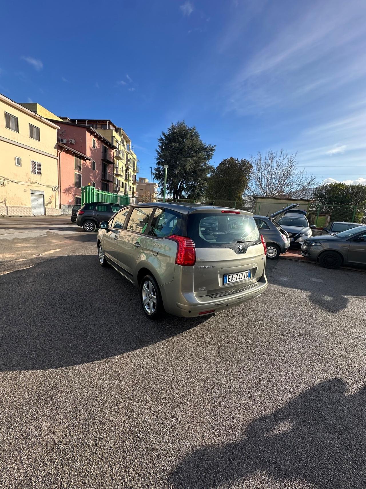 Peugeot 5008 1.6 HDi 110CV Féline