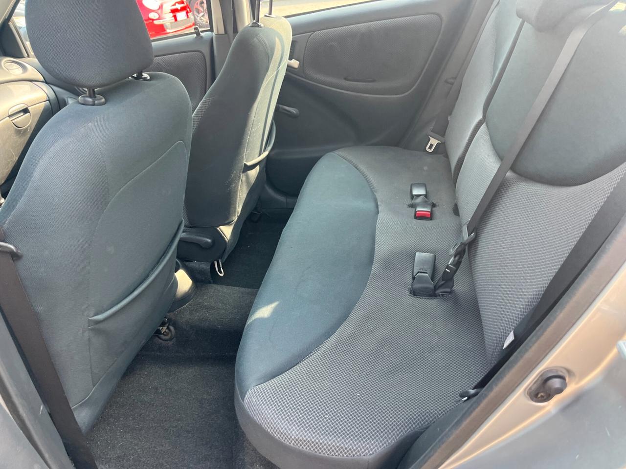Toyota Yaris 1.0i 16V cat 5 porte