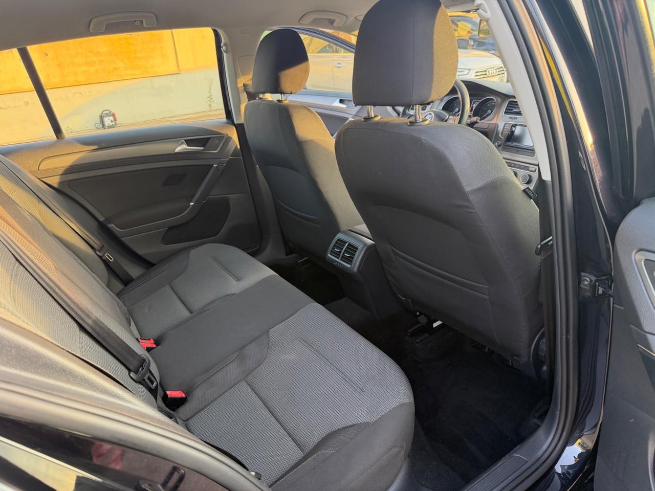 Volkswagen Golf 1.6 TDI DPF Highline