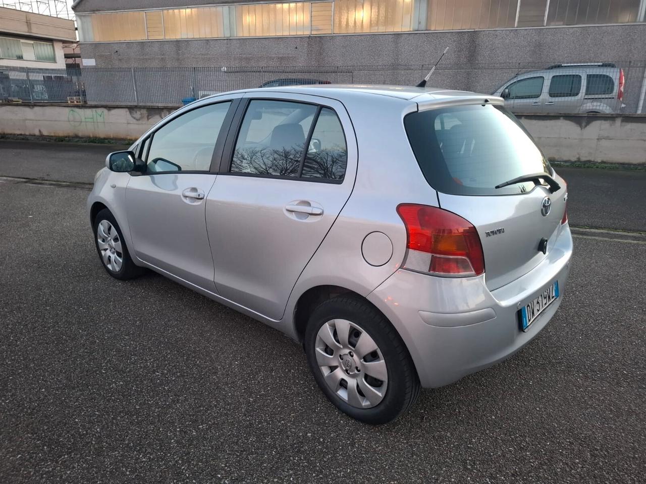Toyota Yaris 1.0 5 porte SOLAMENTE 104.000 KM