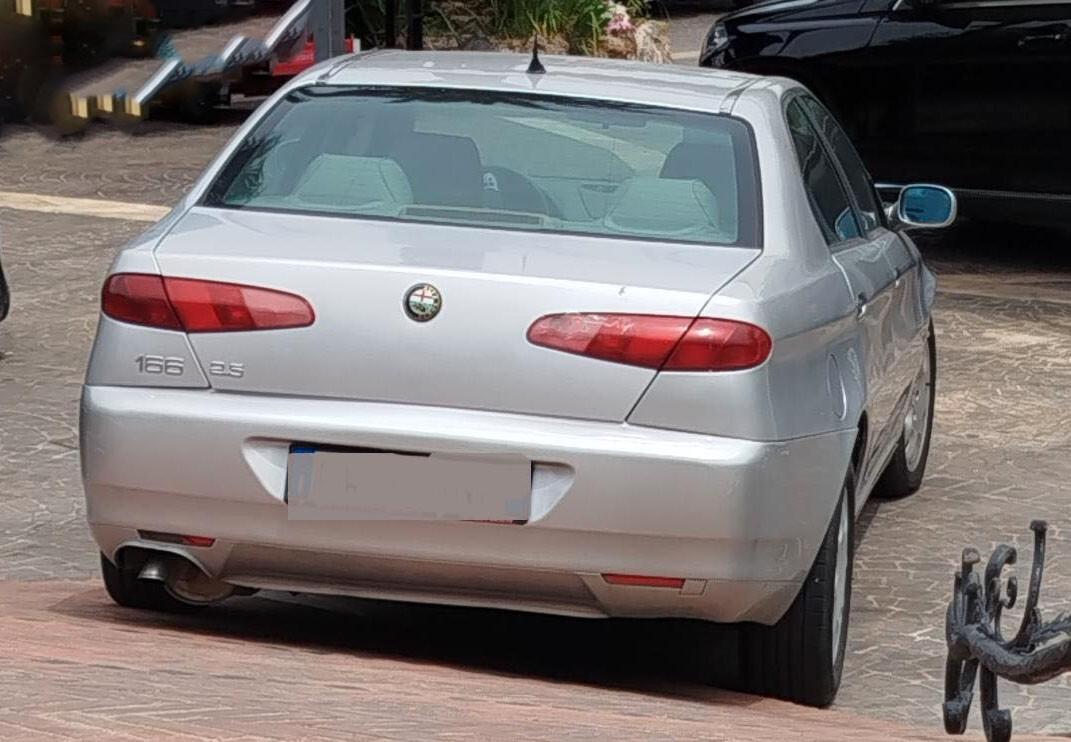 Alfa Romeo 166 2.4 JTD cat Distinctive