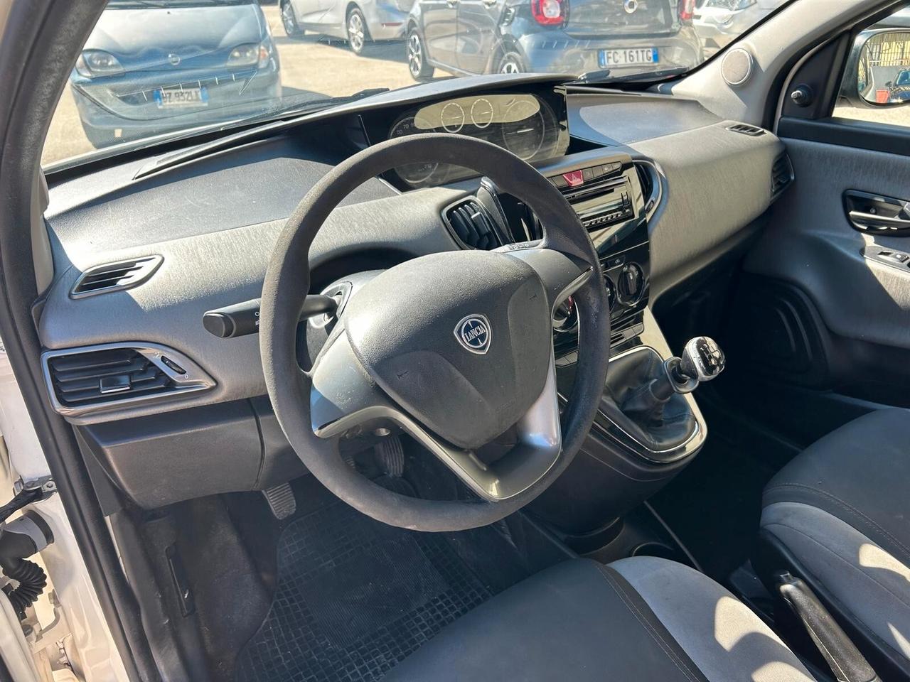 Lancia Ypsilon 1.2cc benzina 12 mesi garanzia-2013