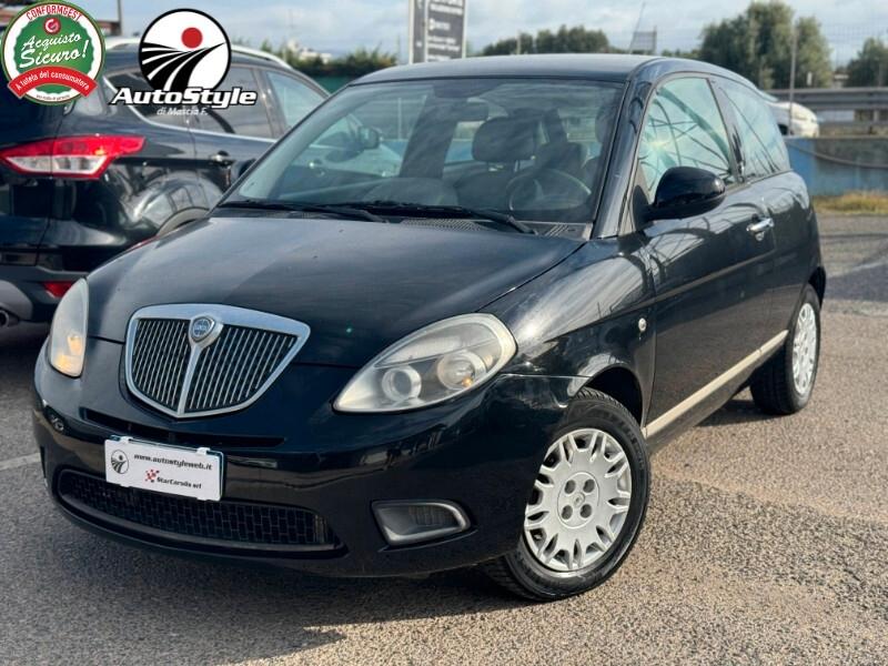 Lancia Ypsilon 1.2 69 CV Unyca - 2012