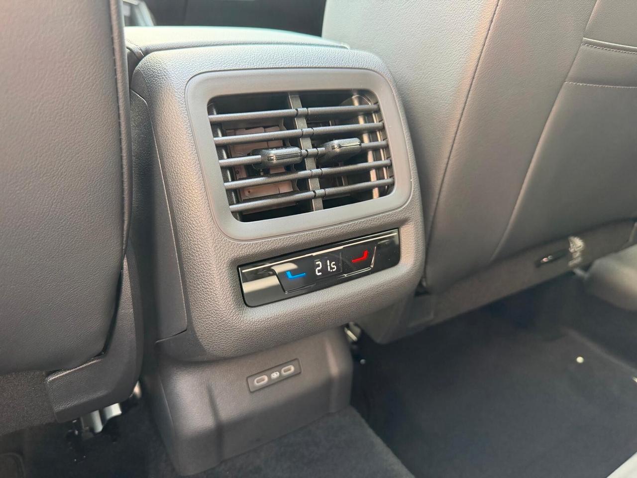 Volkswagen T-Roc 1.5 eTSI ACT 150 CV DSG R-Line