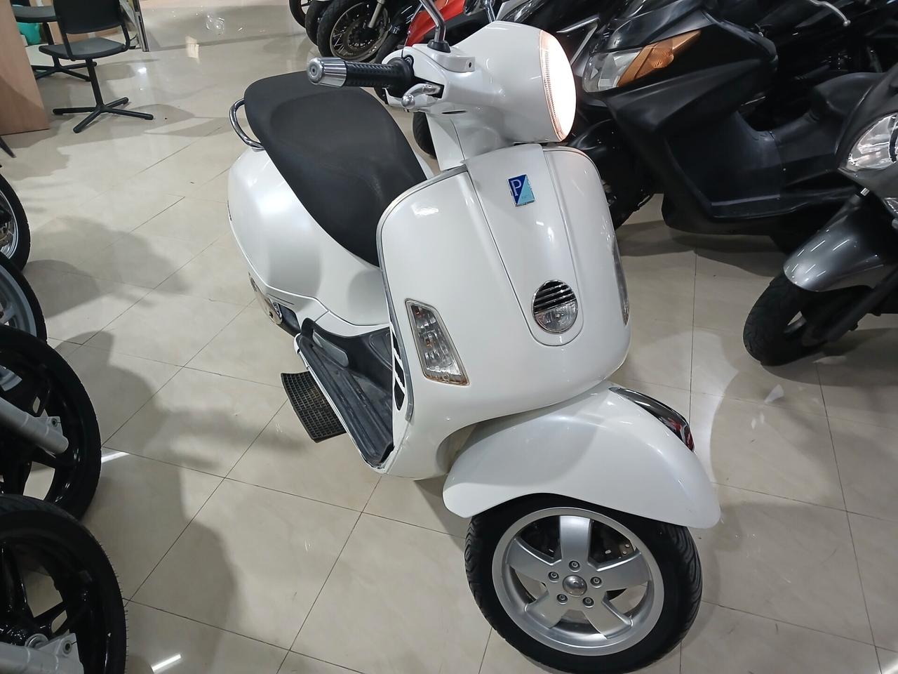 VESPA 250 GTS GARANTITA 12 MESI