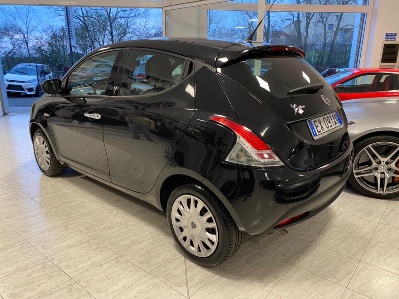 Lancia Ypsilon 1.2 69 CV 5 porte Silver